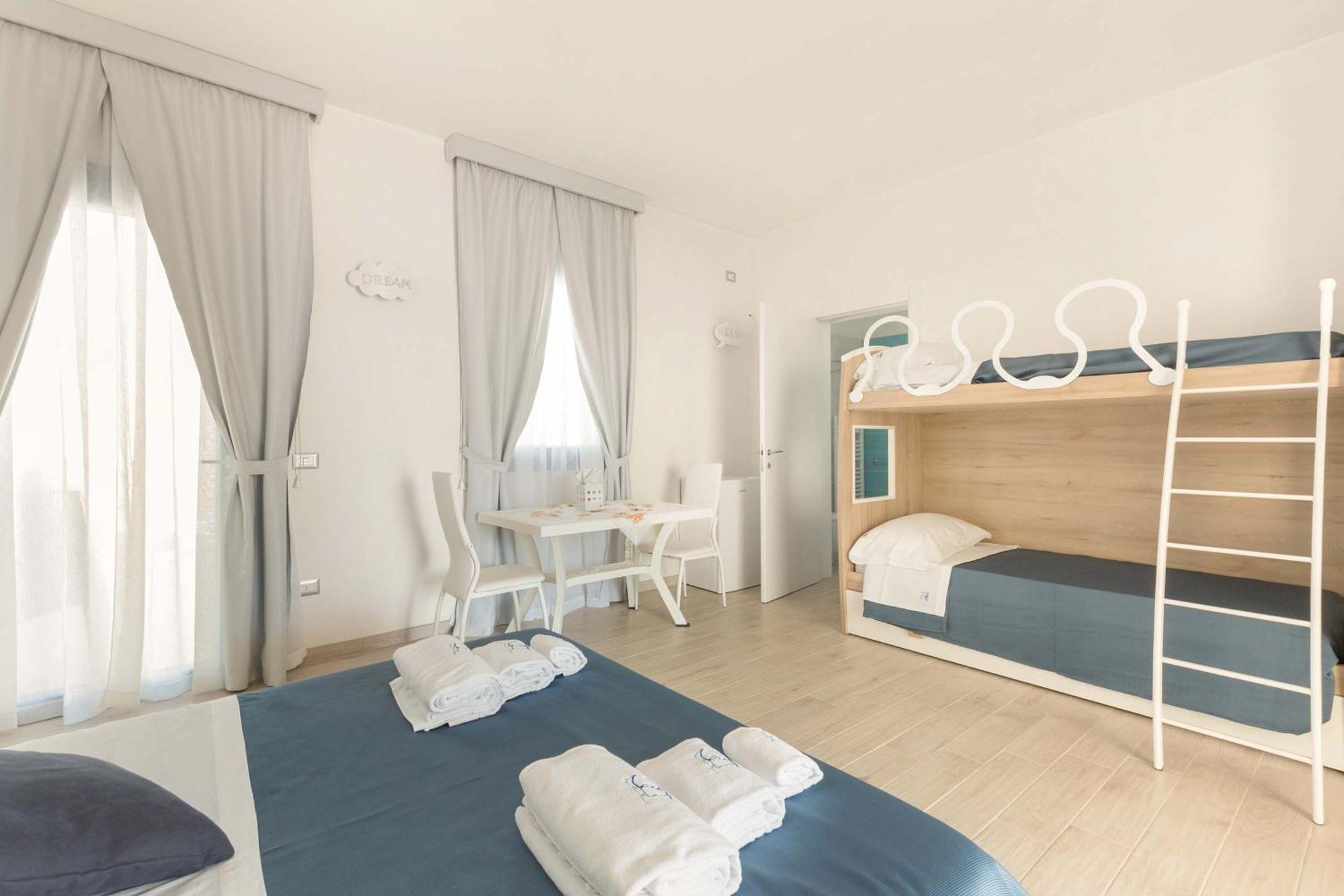 B&B Dreams And Delights Porto Cesareo Bilik gambar